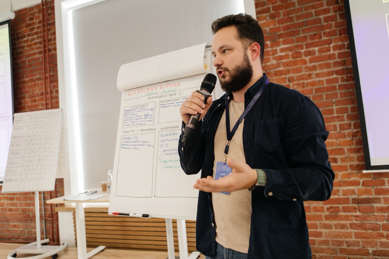 Александр Минаев ведет корпоративный курс